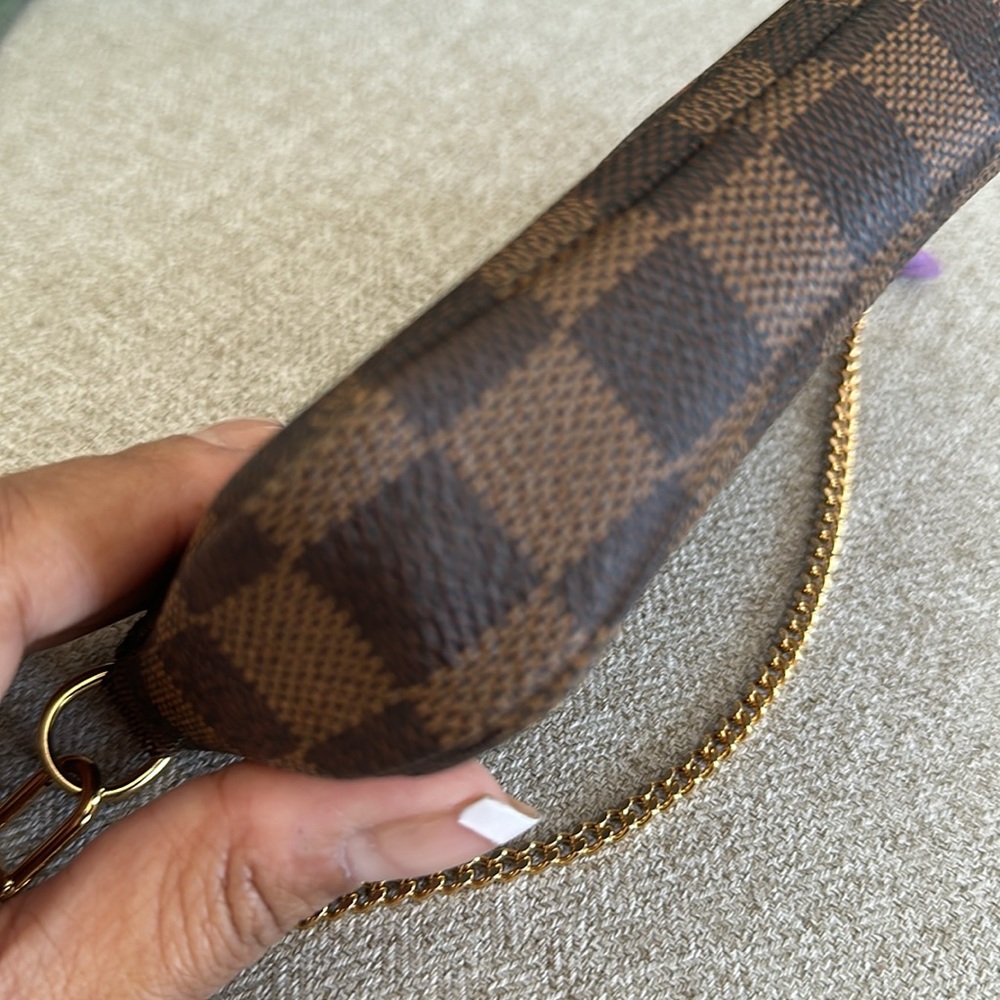 Louis Vuitton Damier Mini Pochette - Picture 14 of 17